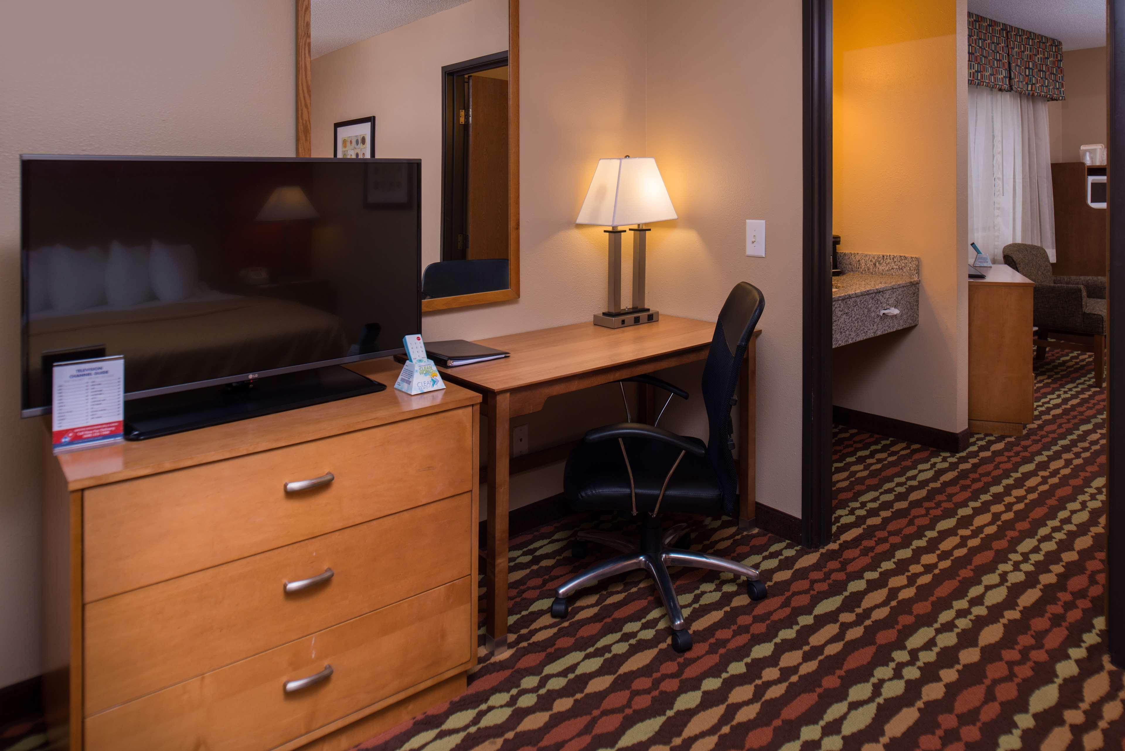 Best Western Ambassador Inn & Suites Wisconsin Dells Exteriör bild