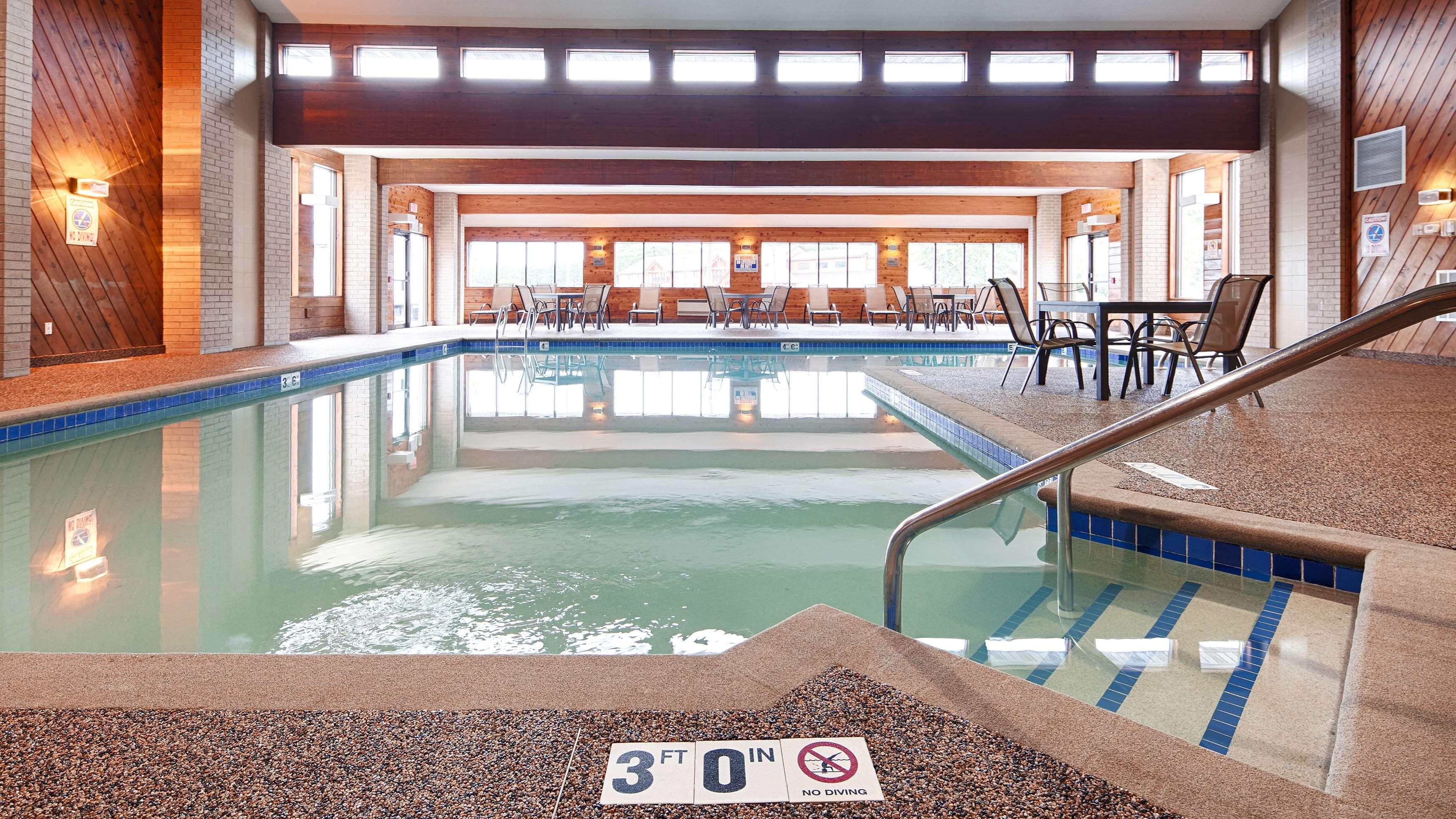 Best Western Ambassador Inn & Suites Wisconsin Dells Exteriör bild