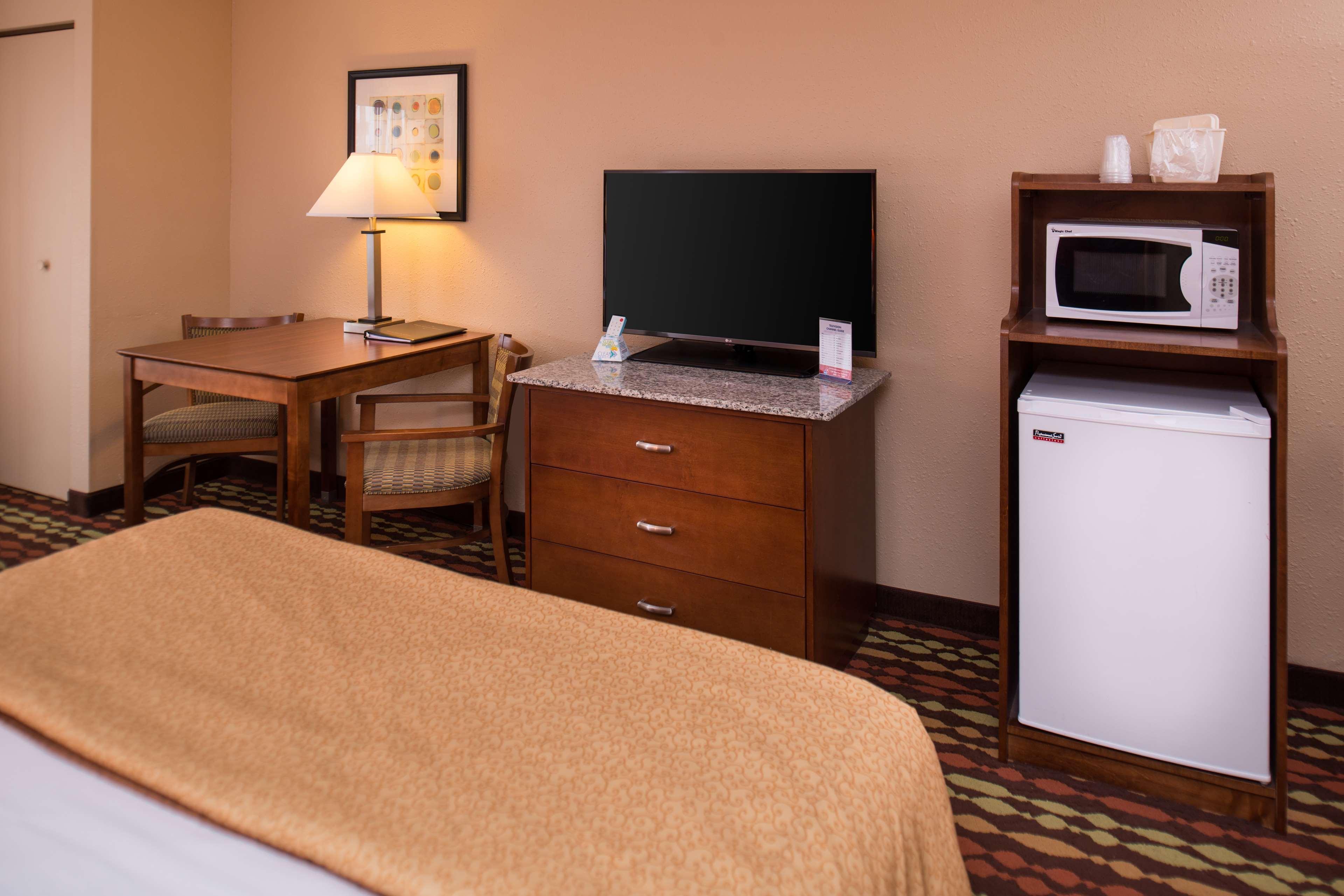 Best Western Ambassador Inn & Suites Wisconsin Dells Exteriör bild