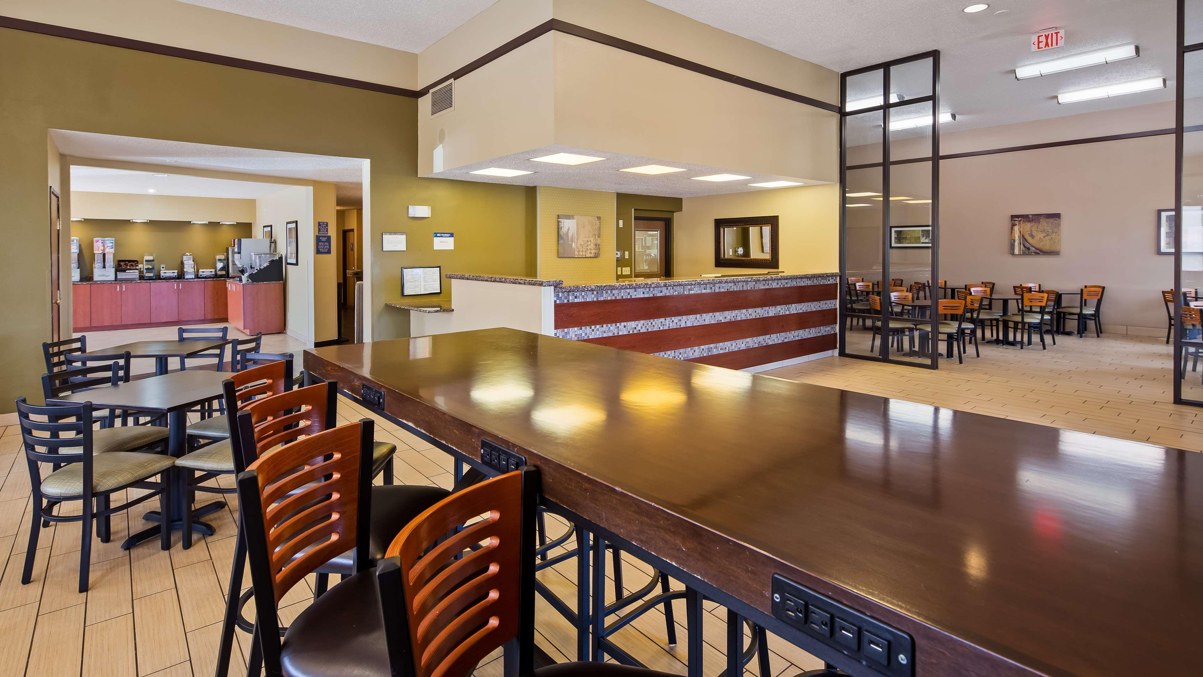 Best Western Ambassador Inn & Suites Wisconsin Dells Exteriör bild