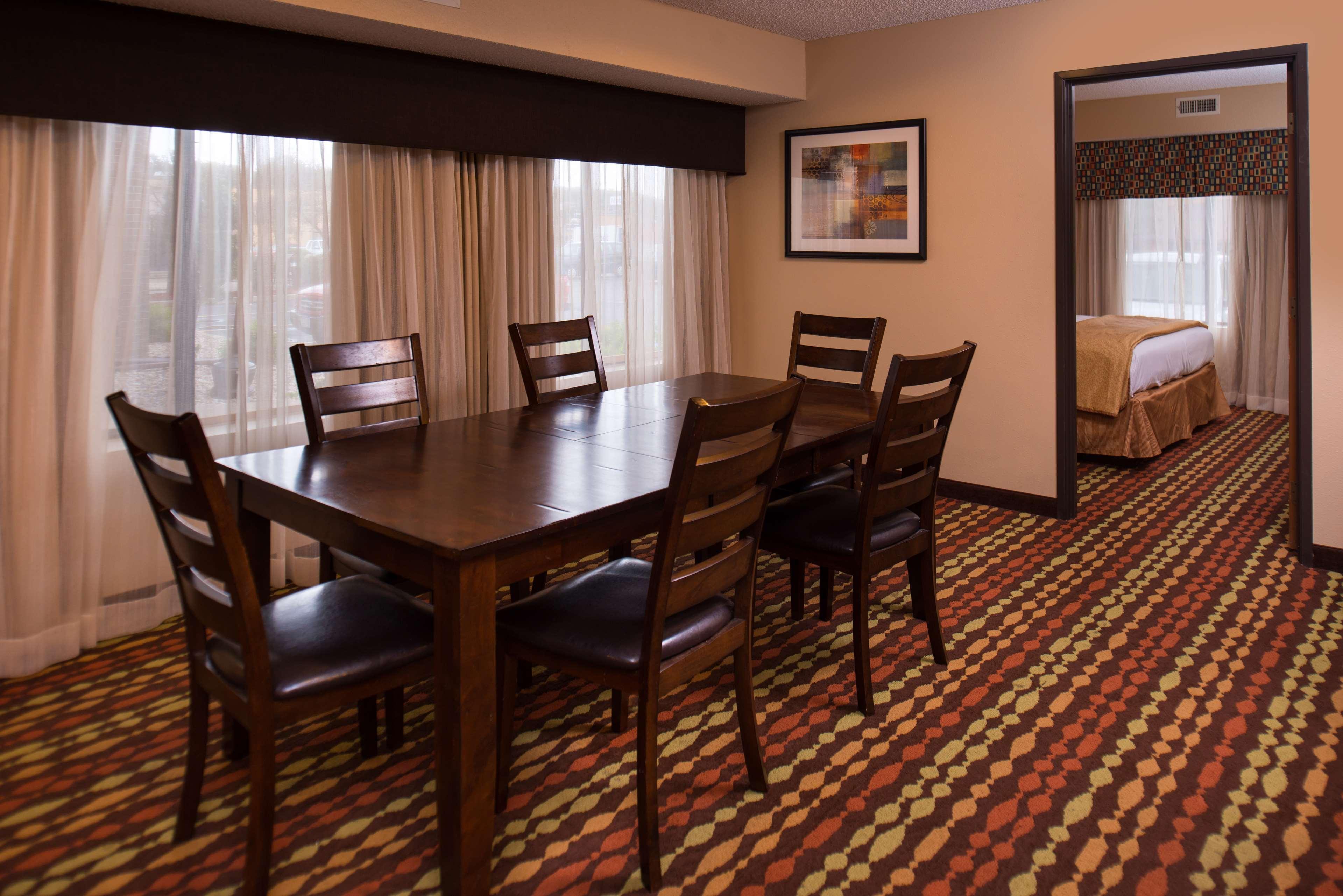 Best Western Ambassador Inn & Suites Wisconsin Dells Exteriör bild