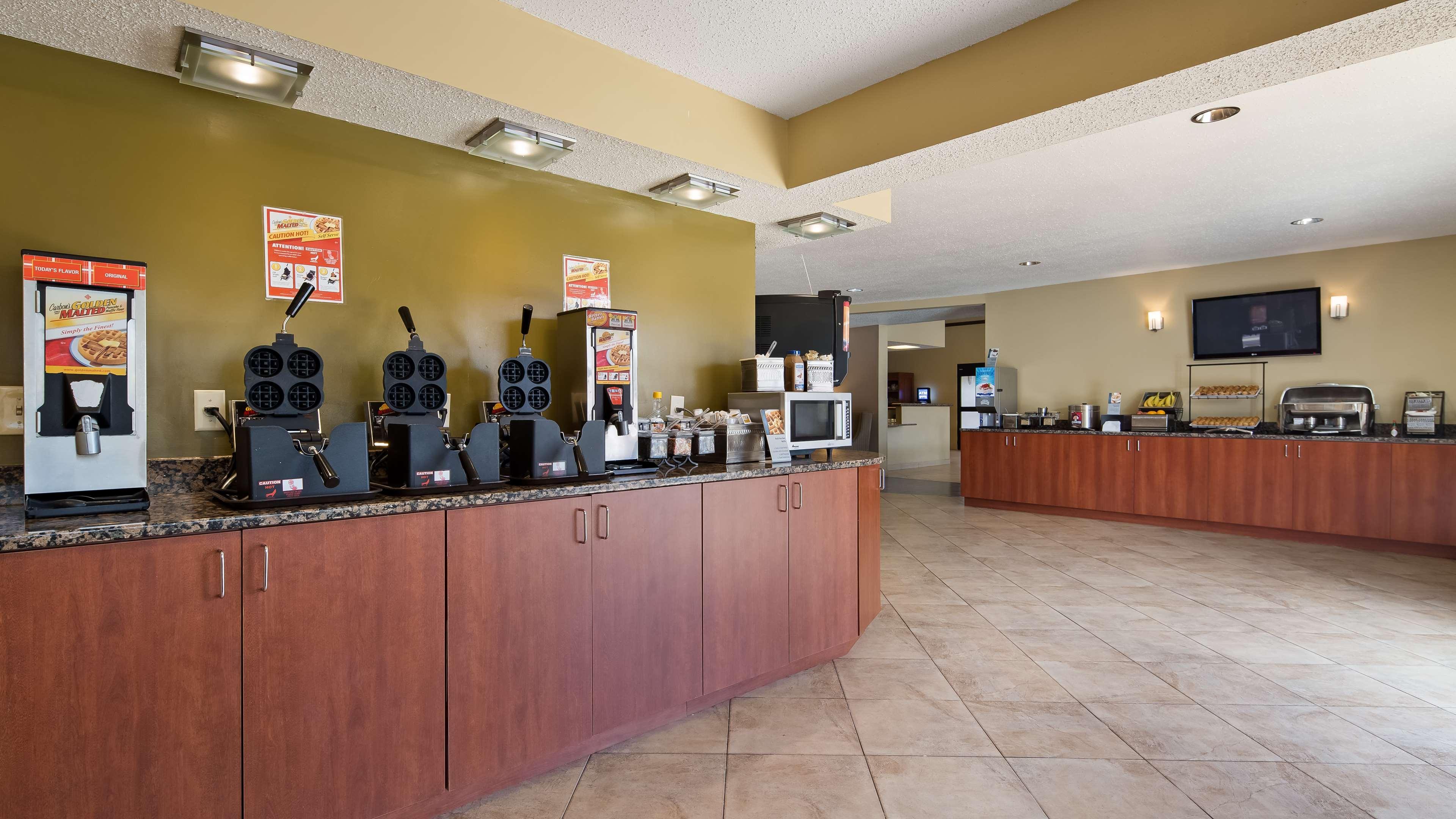 Best Western Ambassador Inn & Suites Wisconsin Dells Exteriör bild