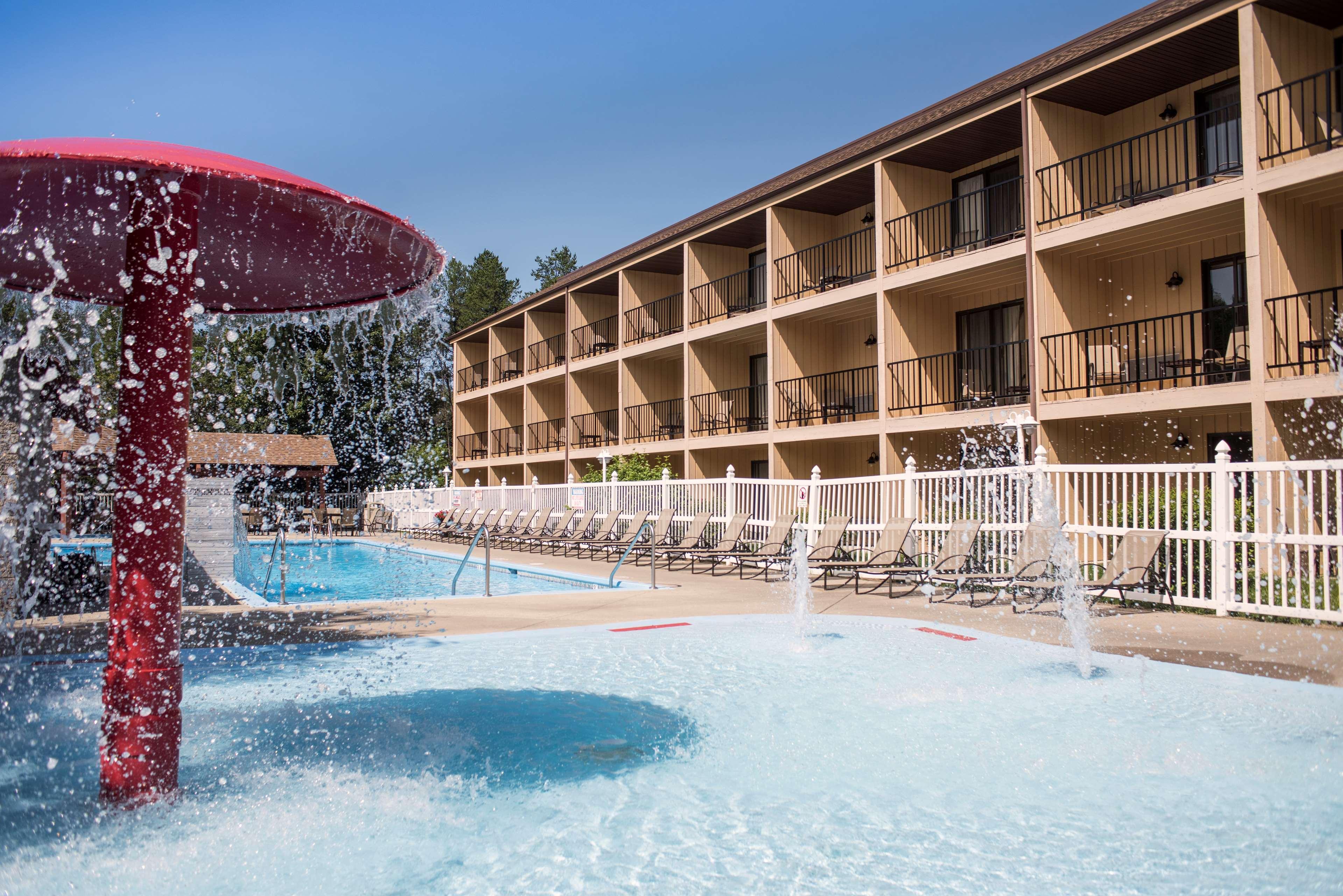 Best Western Ambassador Inn & Suites Wisconsin Dells Exteriör bild
