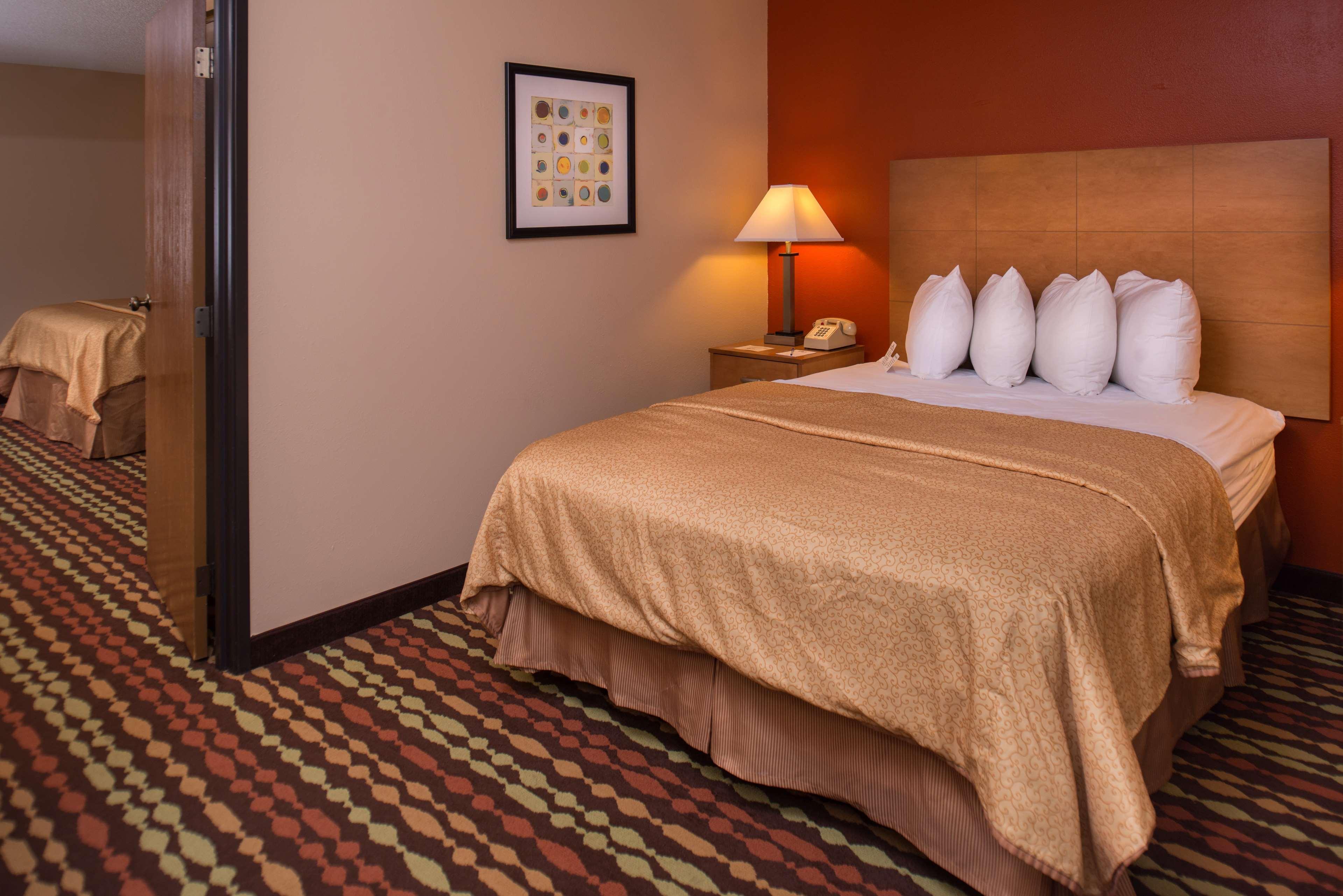 Best Western Ambassador Inn & Suites Wisconsin Dells Exteriör bild