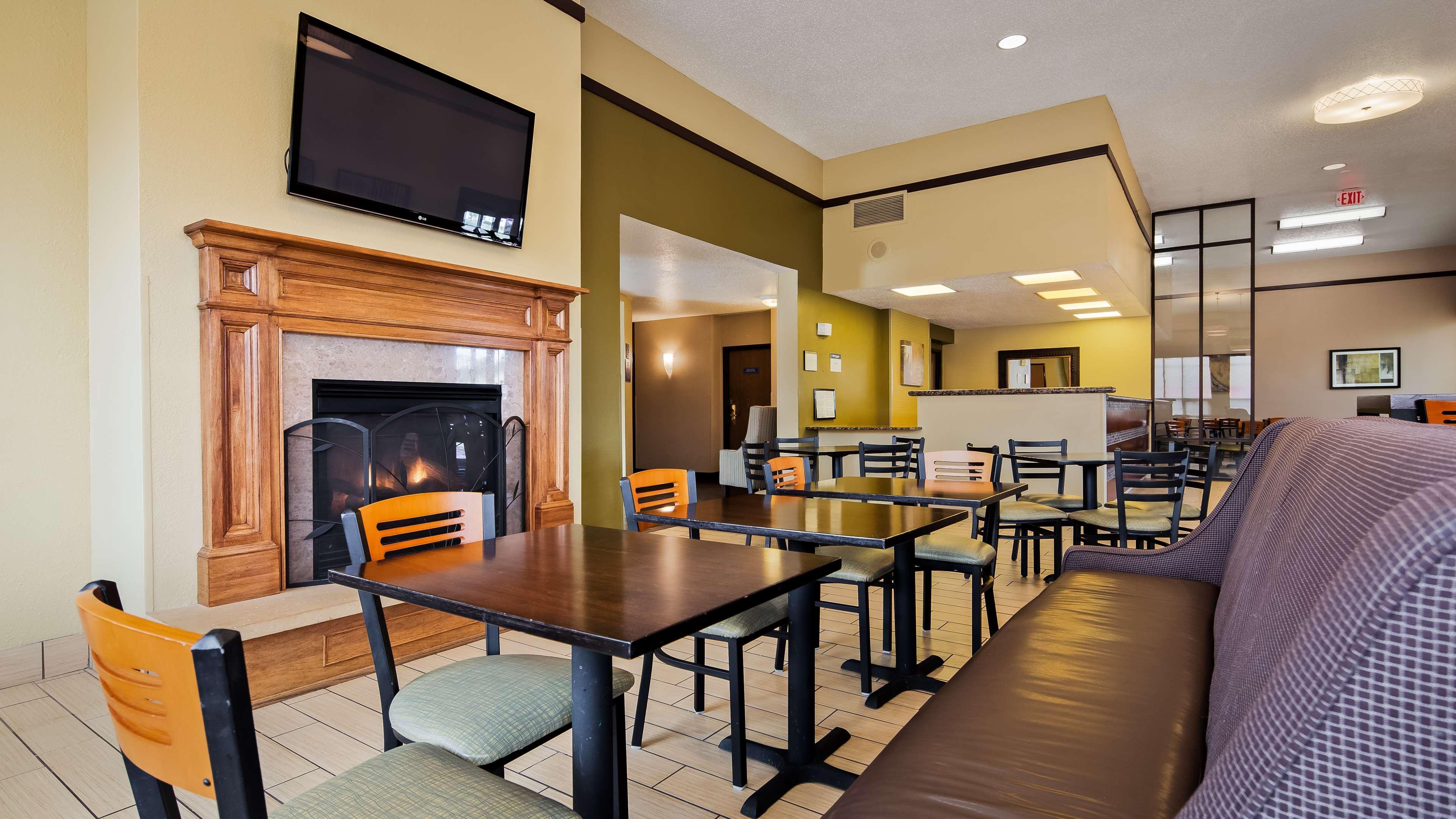 Best Western Ambassador Inn & Suites Wisconsin Dells Exteriör bild